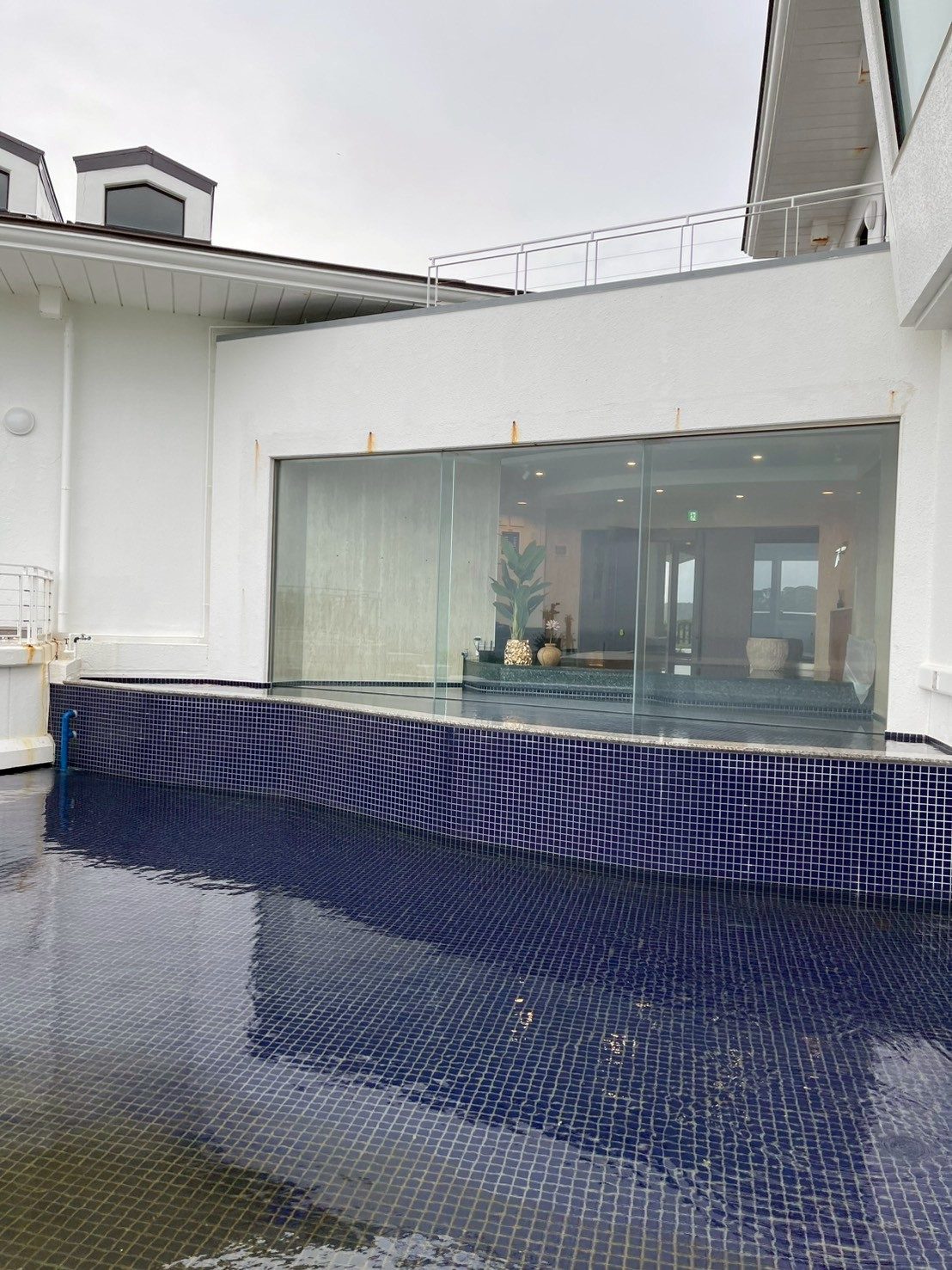水と連続する大開口